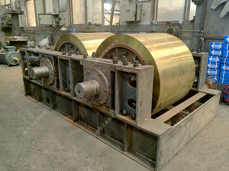 硅礦石對輥制砂機(jī)：180噸/時高效能，如何選擇實力廠家是關(guān)鍵